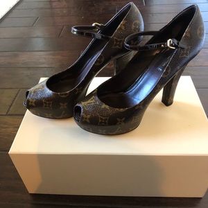 Louis Vuitton AUTHENTIC Mary Jane Pumps